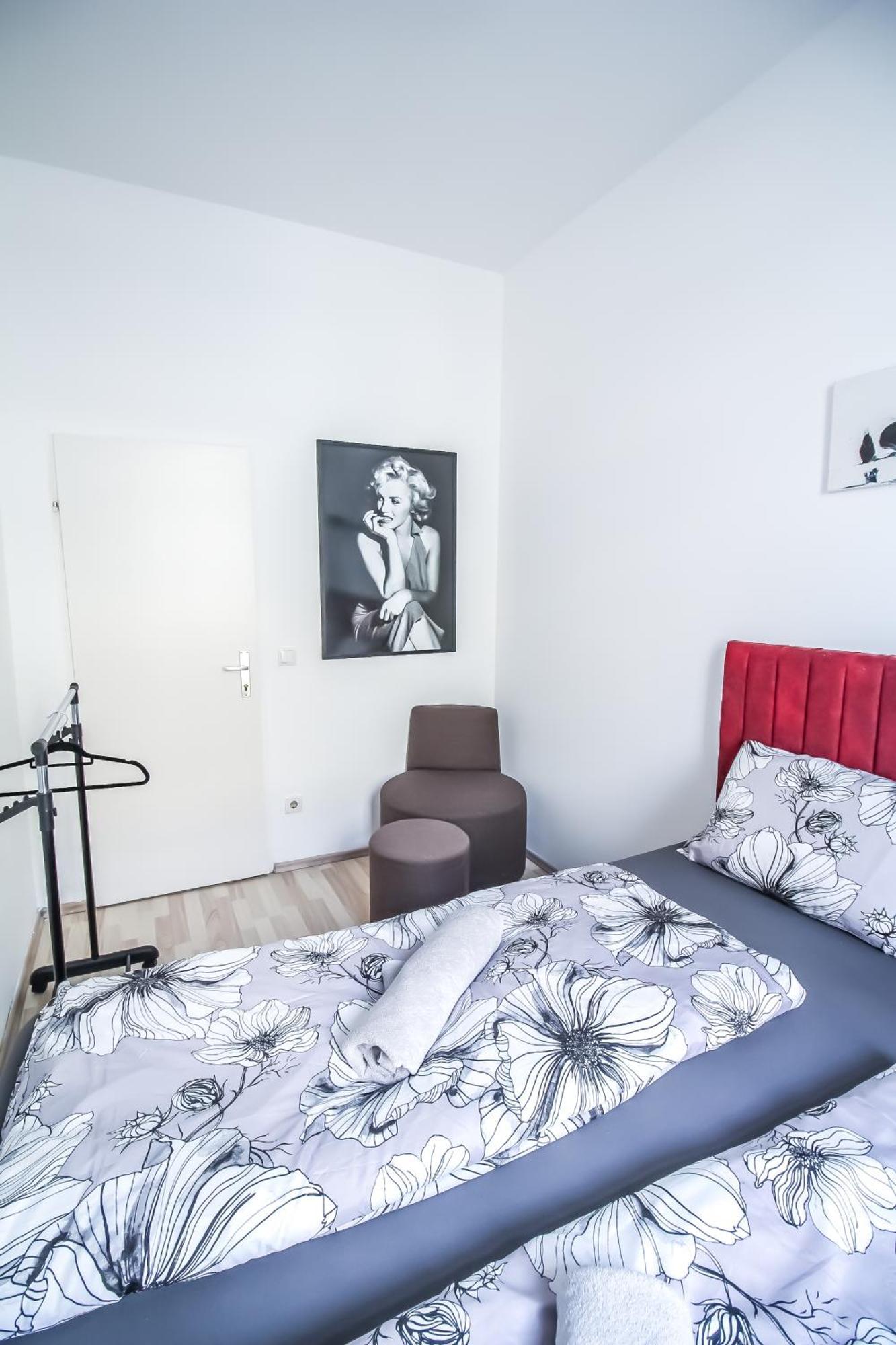 Privatunterkunft Cozy In Pragerstrasse